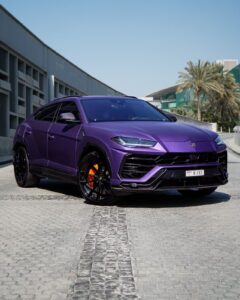 a picture of Lamborghini Urus with front view