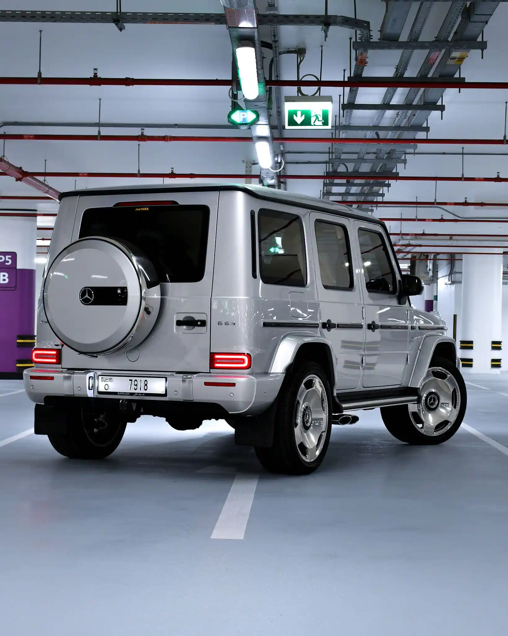 a picture of Mercedes G63 Silver with tailgate view