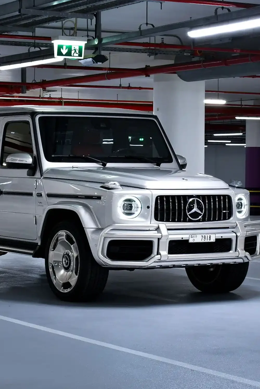 a picture of Mercedes G63 Silver front view with drl