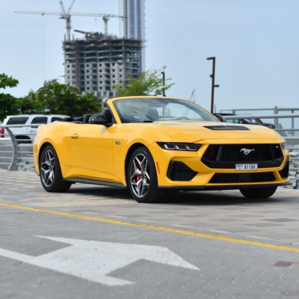 a picture of Ford Mustang V8 with frontside view