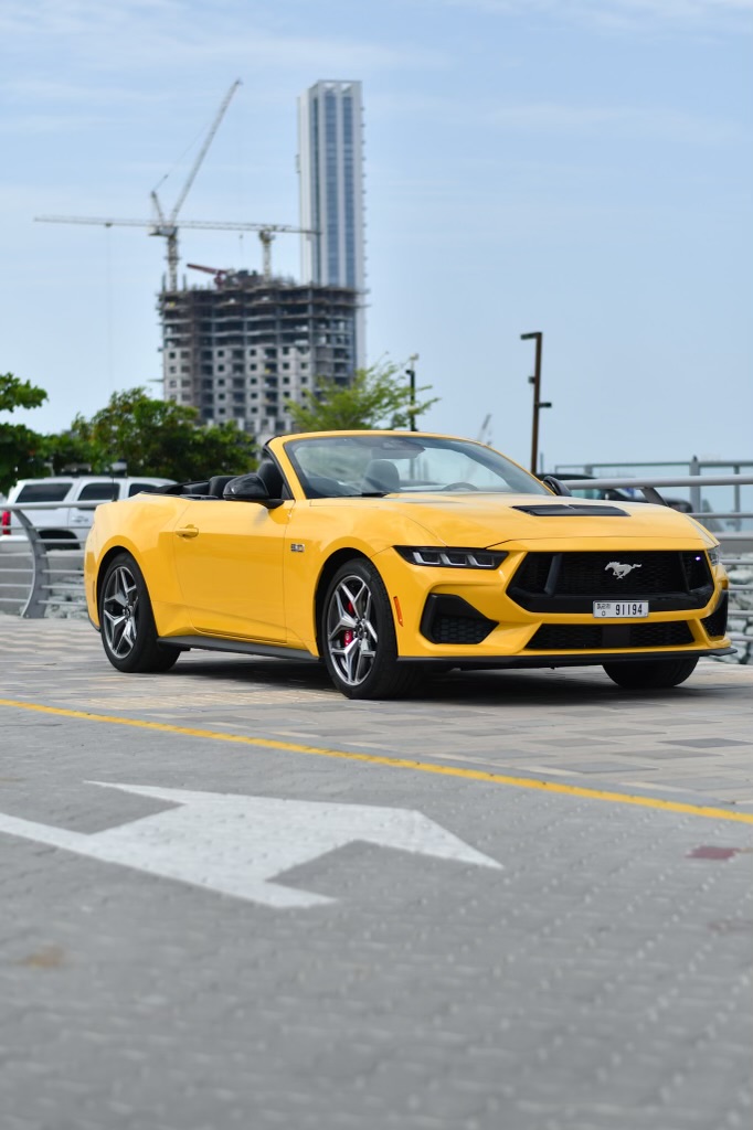 a picture of Ford Mustang V8 with frontside view