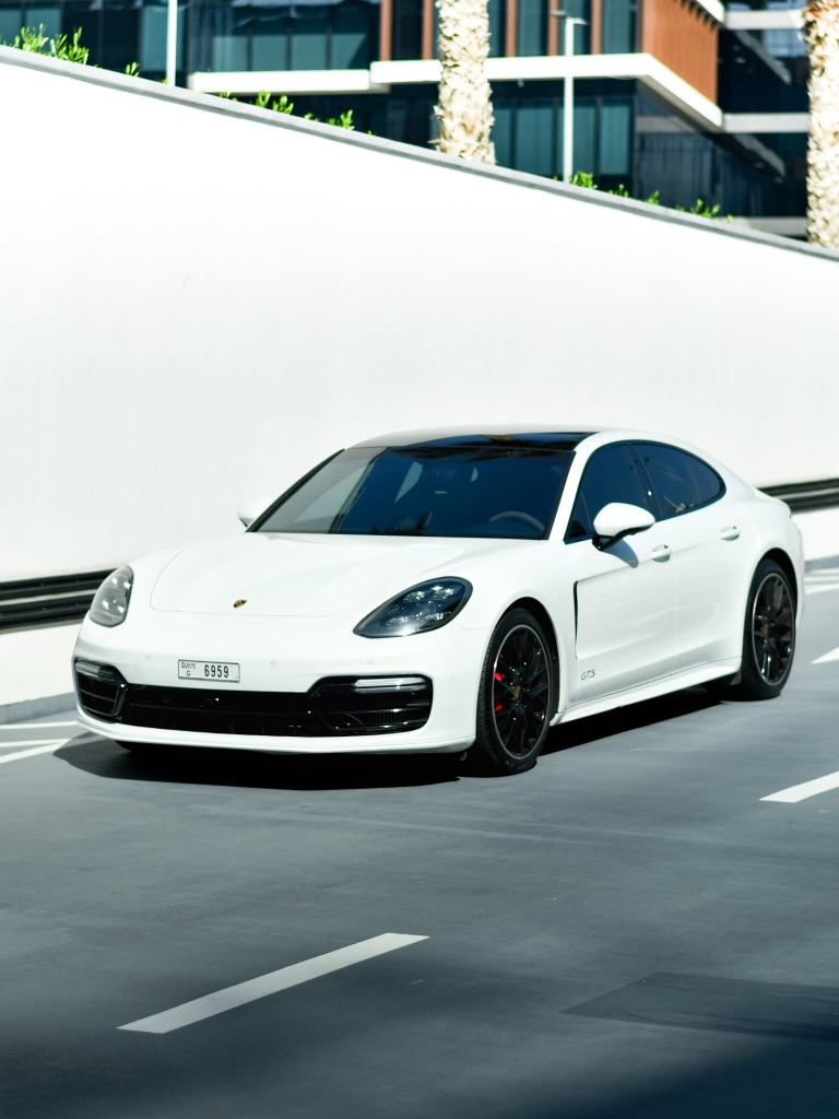 a picture of Porsche Panamera GTS with front view