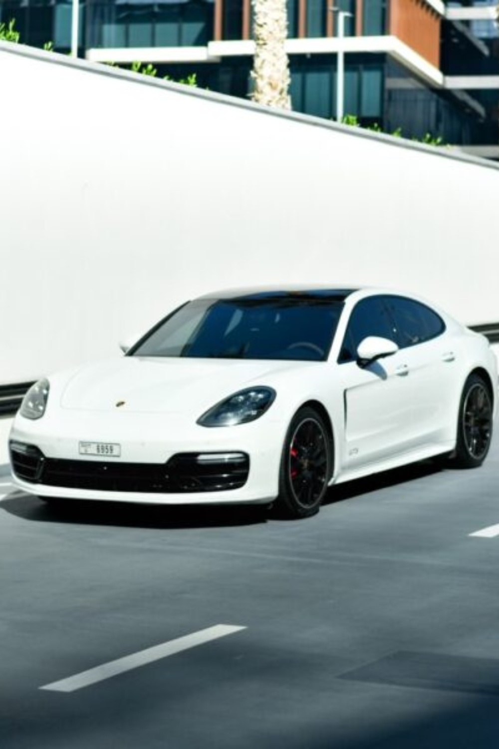 a picture of Porsche Panamera GTS with front view