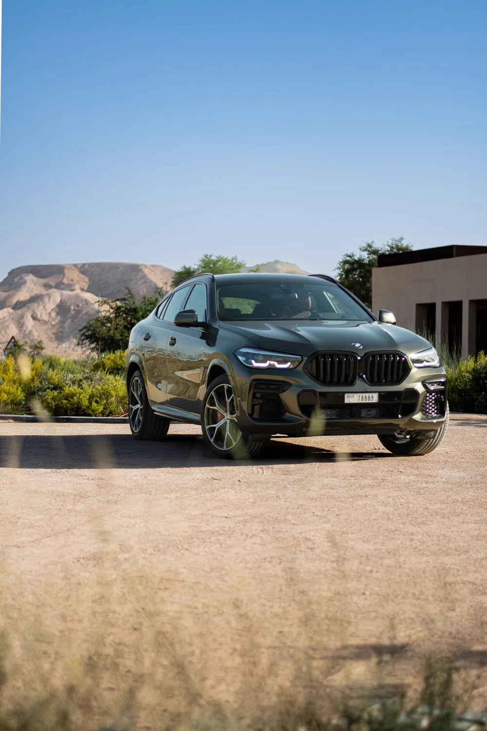 a photo of BMW X6 with front view